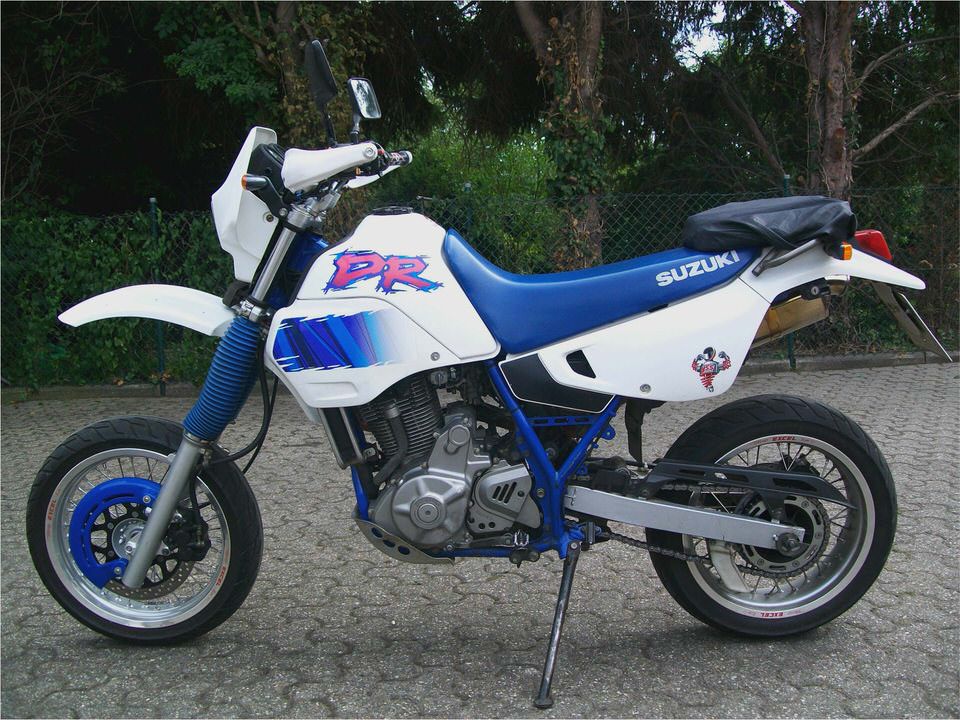 Suzuki DR Dual-Purpose Suzuki DR Dual-Purpose