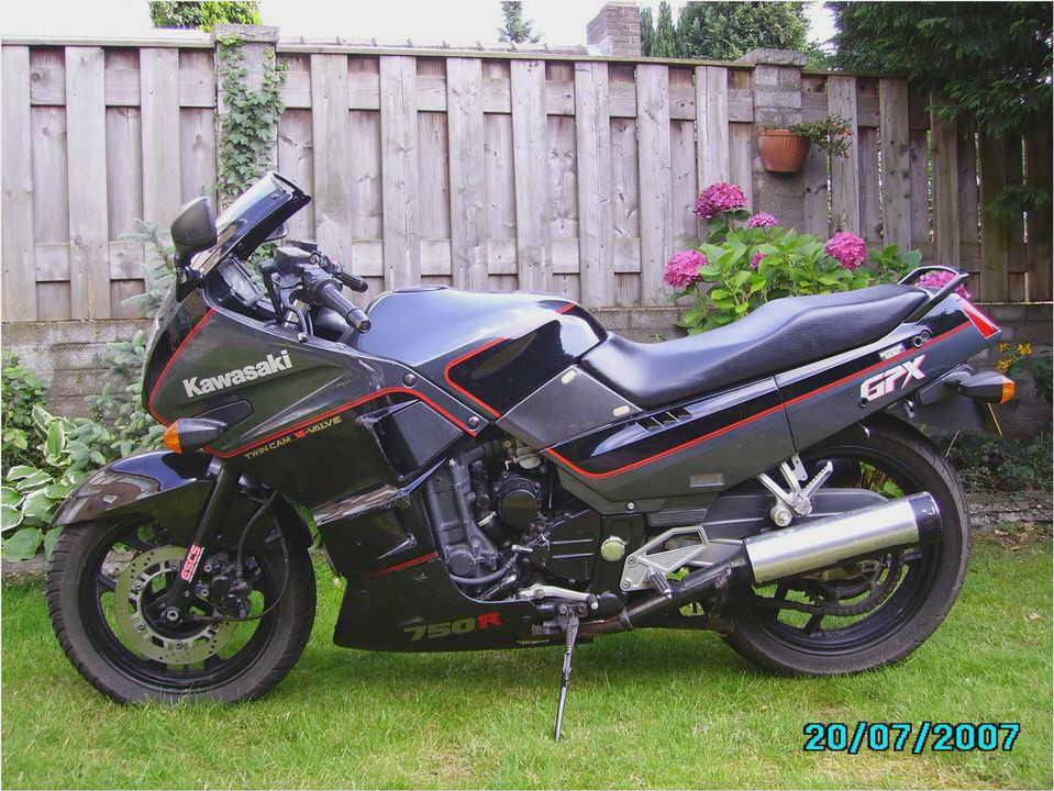 Kawasaki GPX 750 R Kawasaki GPX 750 R