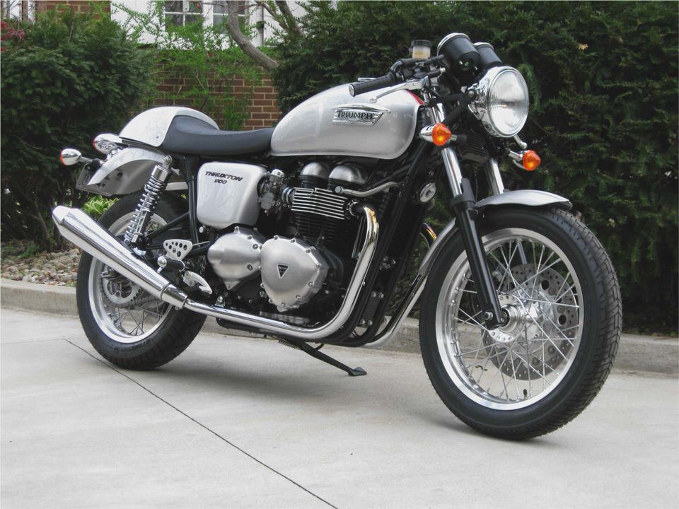 Triumph Thruxton 900