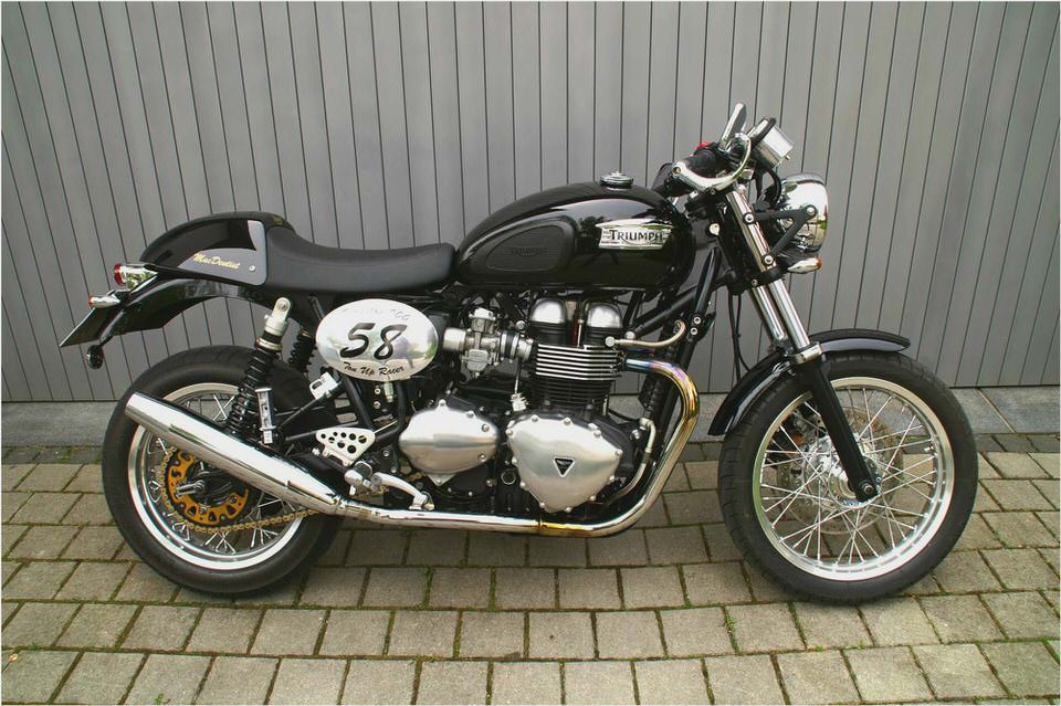 Triumph Thruxton 900