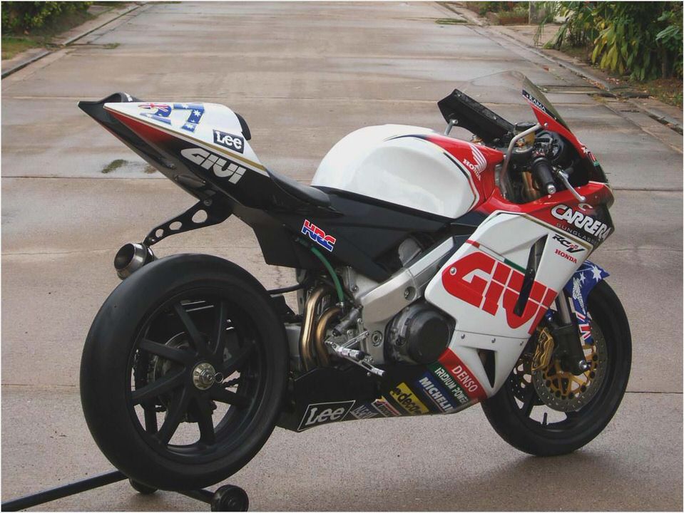 Honda CBR 1000 RR Casey Stoner Replica Honda CBR 1000 RR Casey Stoner Replica