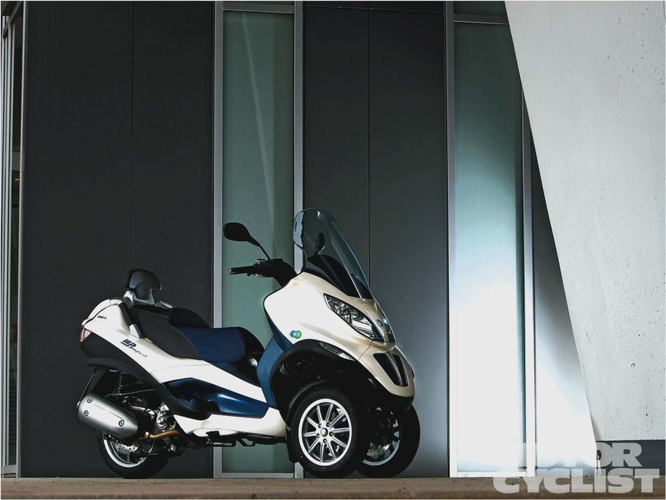 Piaggio MP3 300 Hybrid