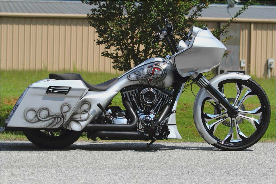 Harley-Davidson FLTRX Road Glide Custom