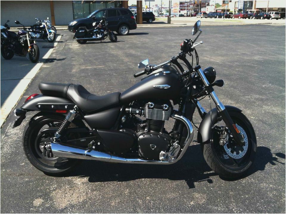 Triumph Thunderbird Storm Triumph Thunderbird Storm