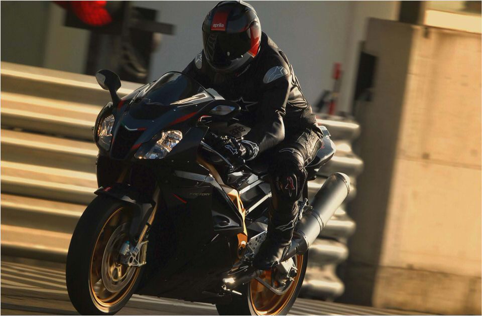 Aprilia RSV 1000 R