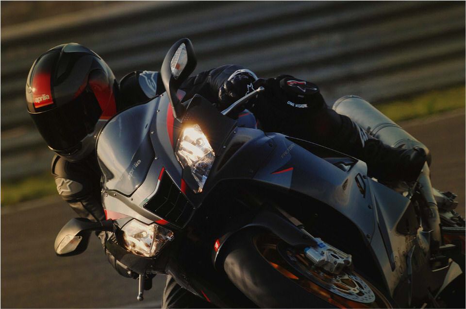 Aprilia RSV 1000 R