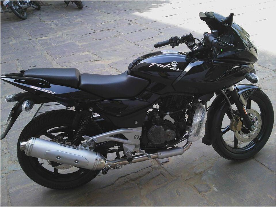 Bajaj Pulsar 220 DTS-FI
