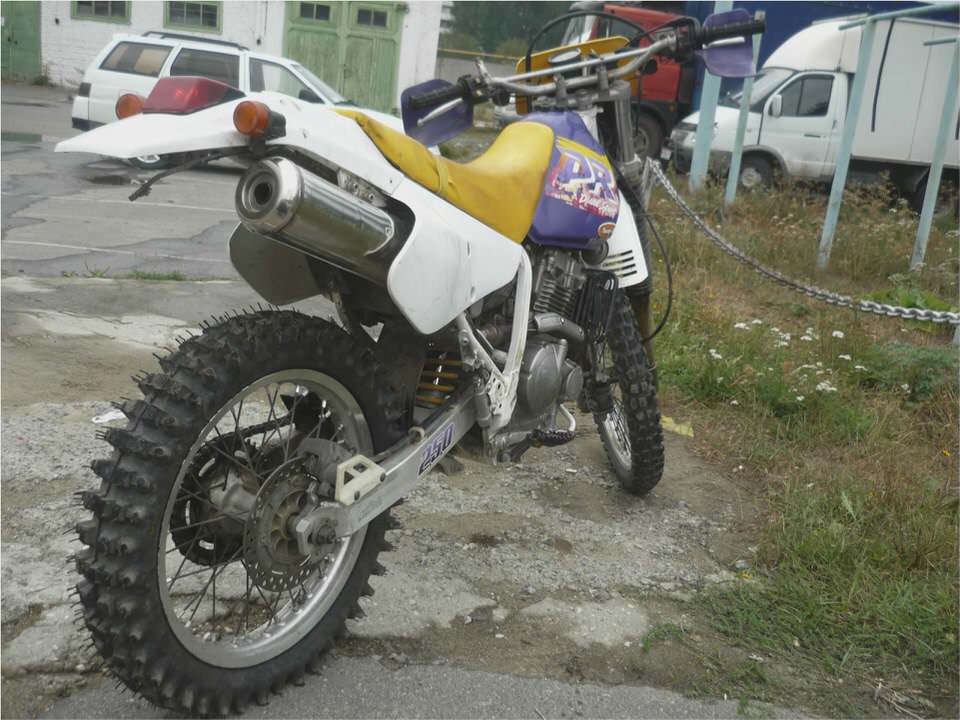 Suzuki DR 250 S Suzuki DR 250 S