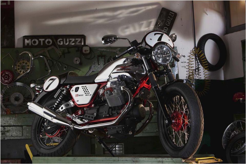 Moto Guzzi V7 Racer