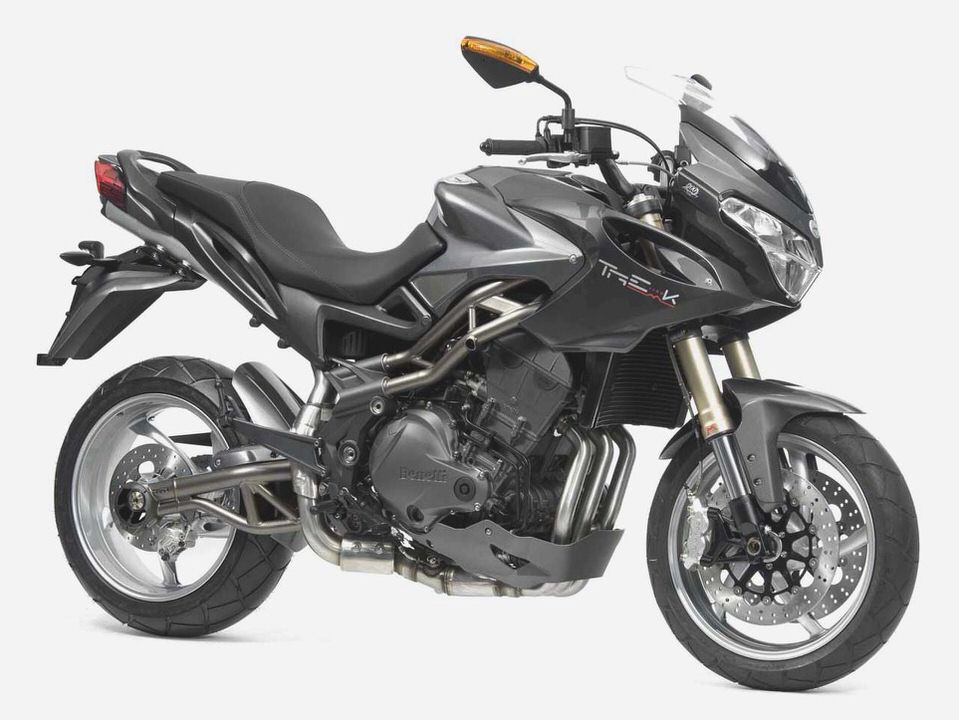 motorcycle Benelli QattroNove