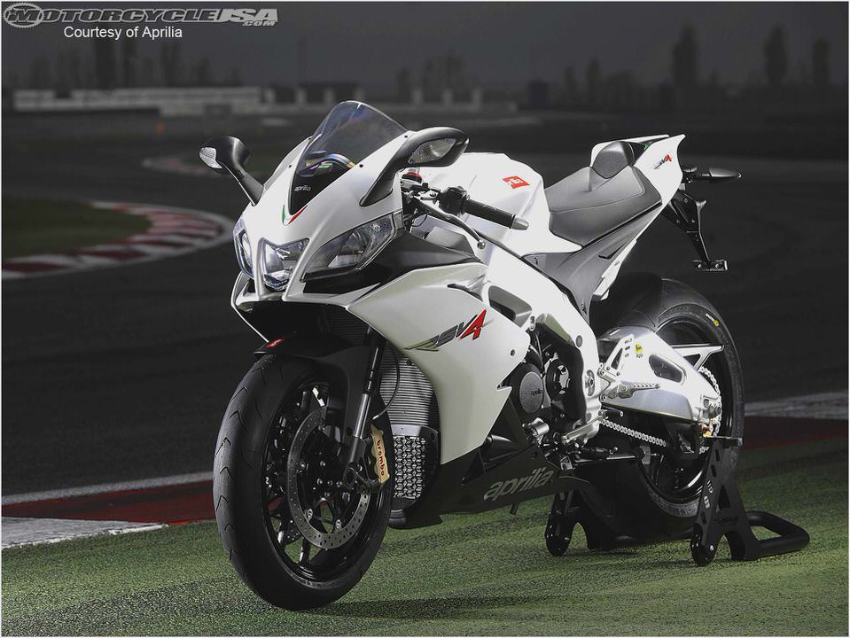 Aprilia RSV4 Factory