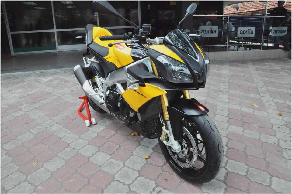 Aprilia Tuono V4R APRC