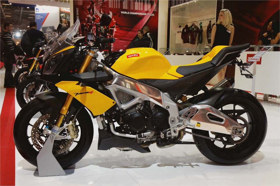 Aprilia Tuono V4R APRC