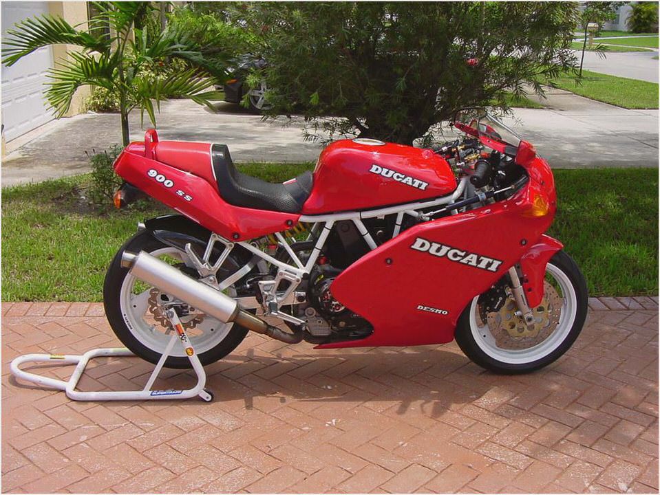 Ducati 907 i.e. Paso