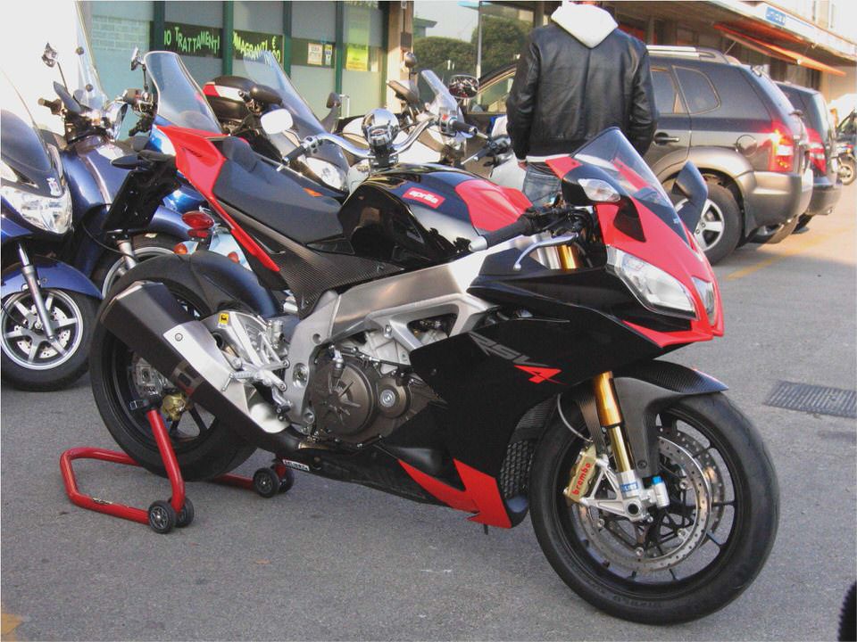 Aprilia RSV 4 Max Biaggi Replica