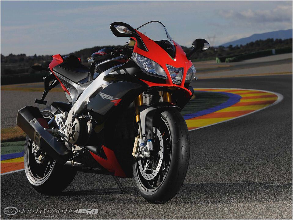 Aprilia RSV4 Factory