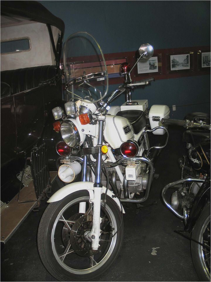 Suzuki GS 250 FWS Suzuki GS 250 FWS