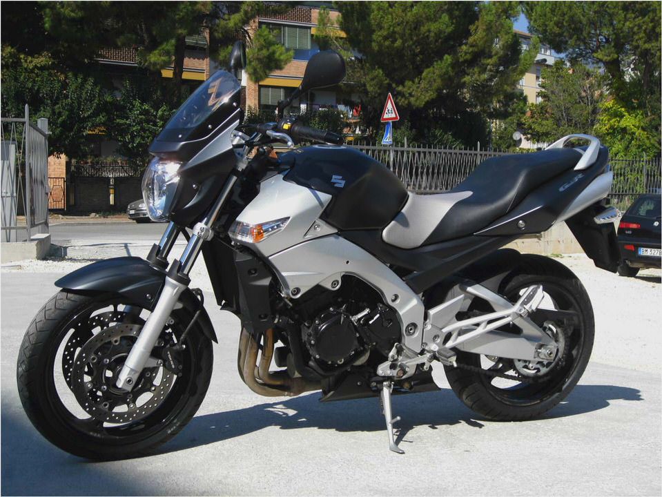 Suzuki GSR 600