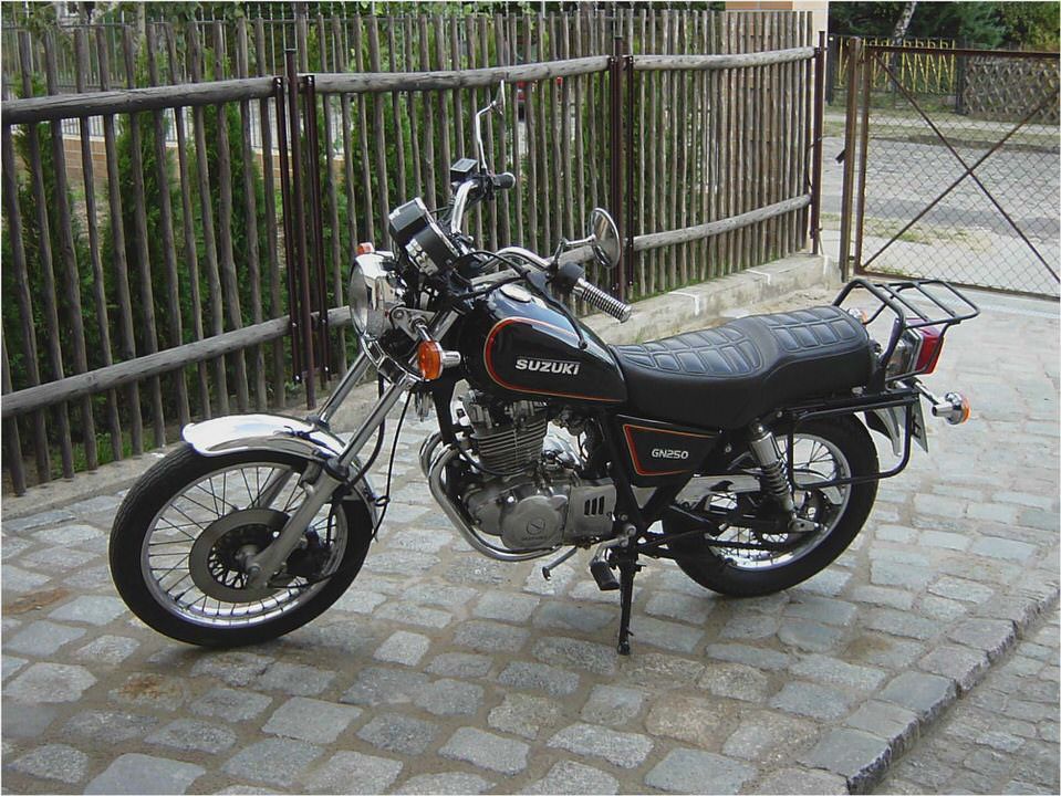 Suzuki AN 250