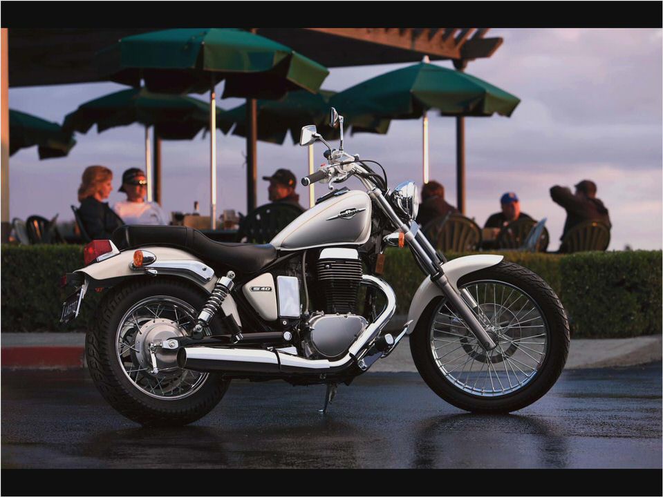 Suzuki Boulevard S40