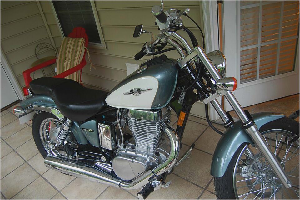 Suzuki Boulevard S40