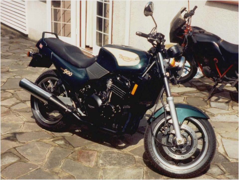 Triumph Trident 900