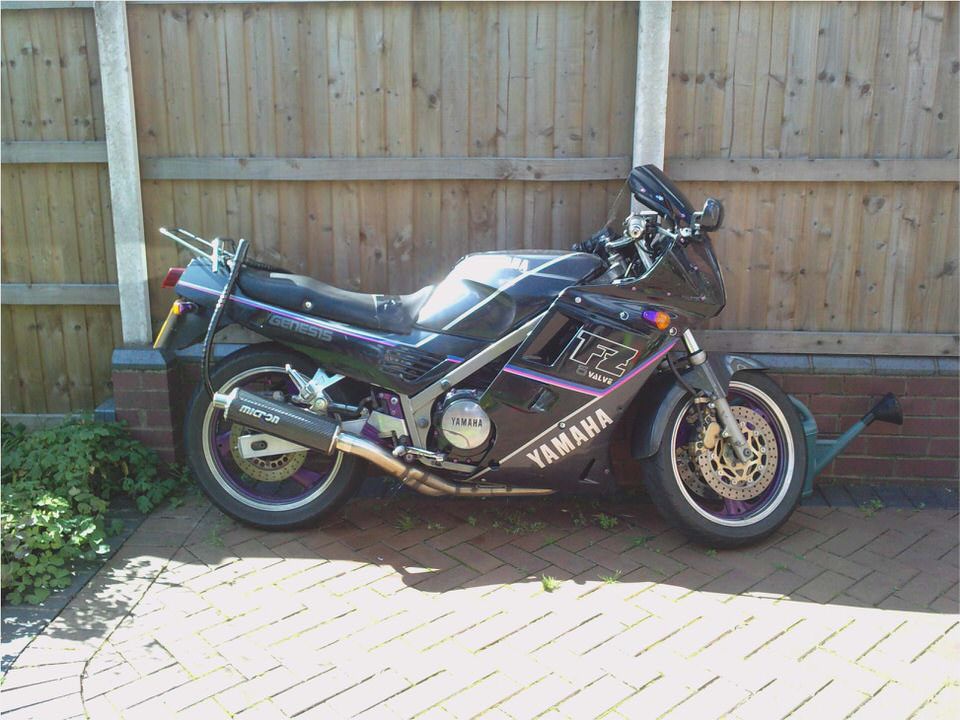 Yamaha FZ 750 Genesis